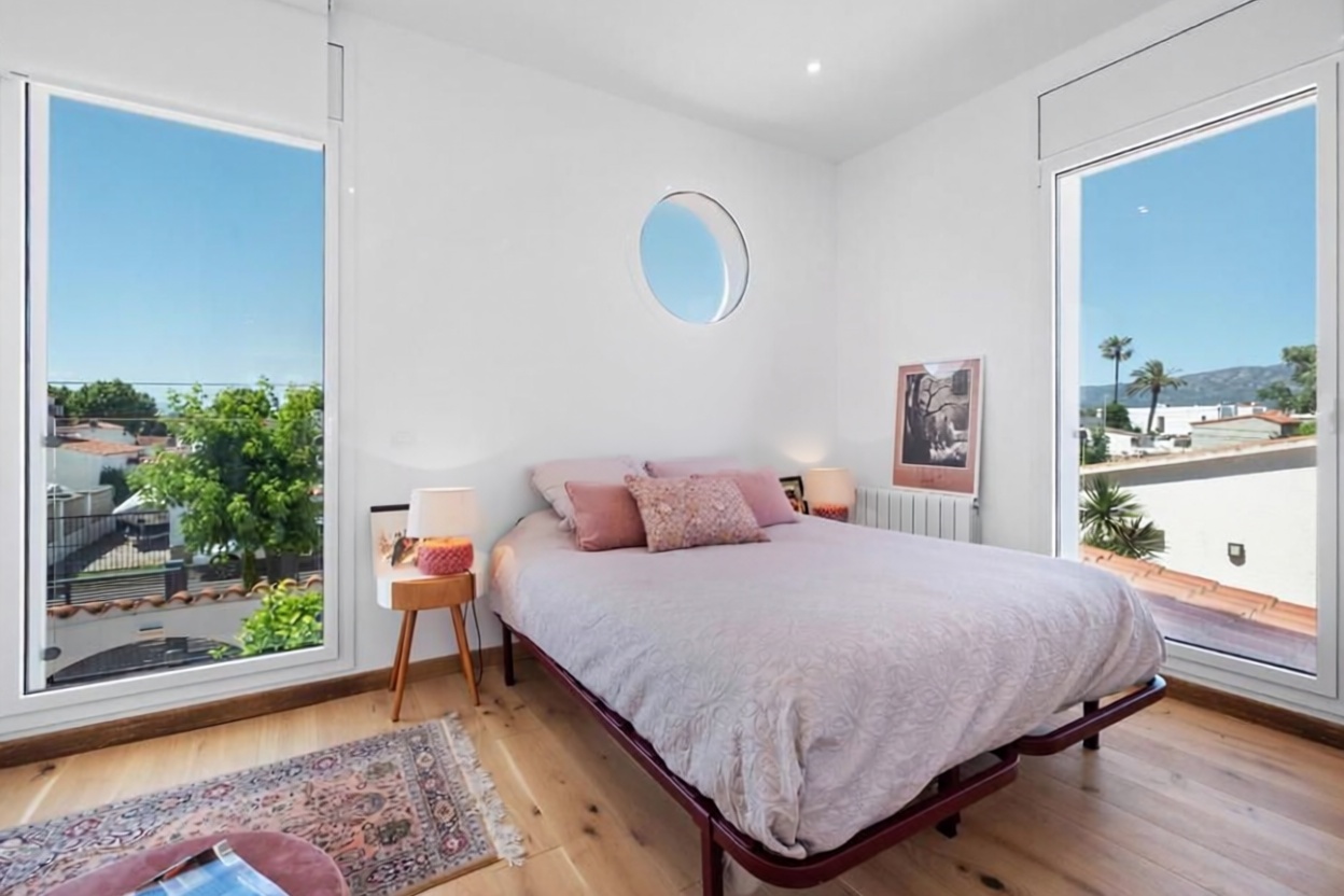 Chalet zum Verkauf mit direktem Strandzugang in Empuriabrava — Schlafzimmer