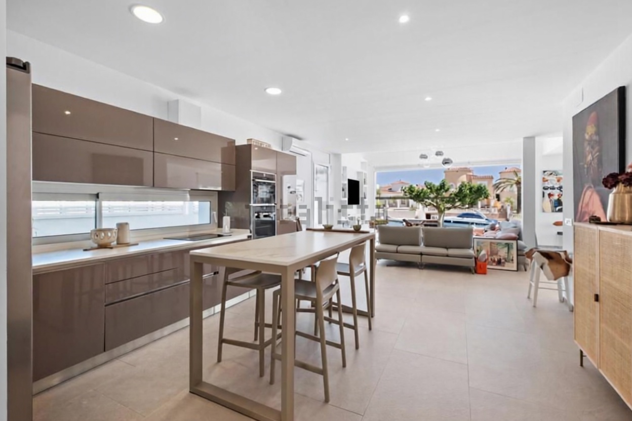Chalet zum Verkauf mit direktem Strandzugang in Empuriabrava — Küche