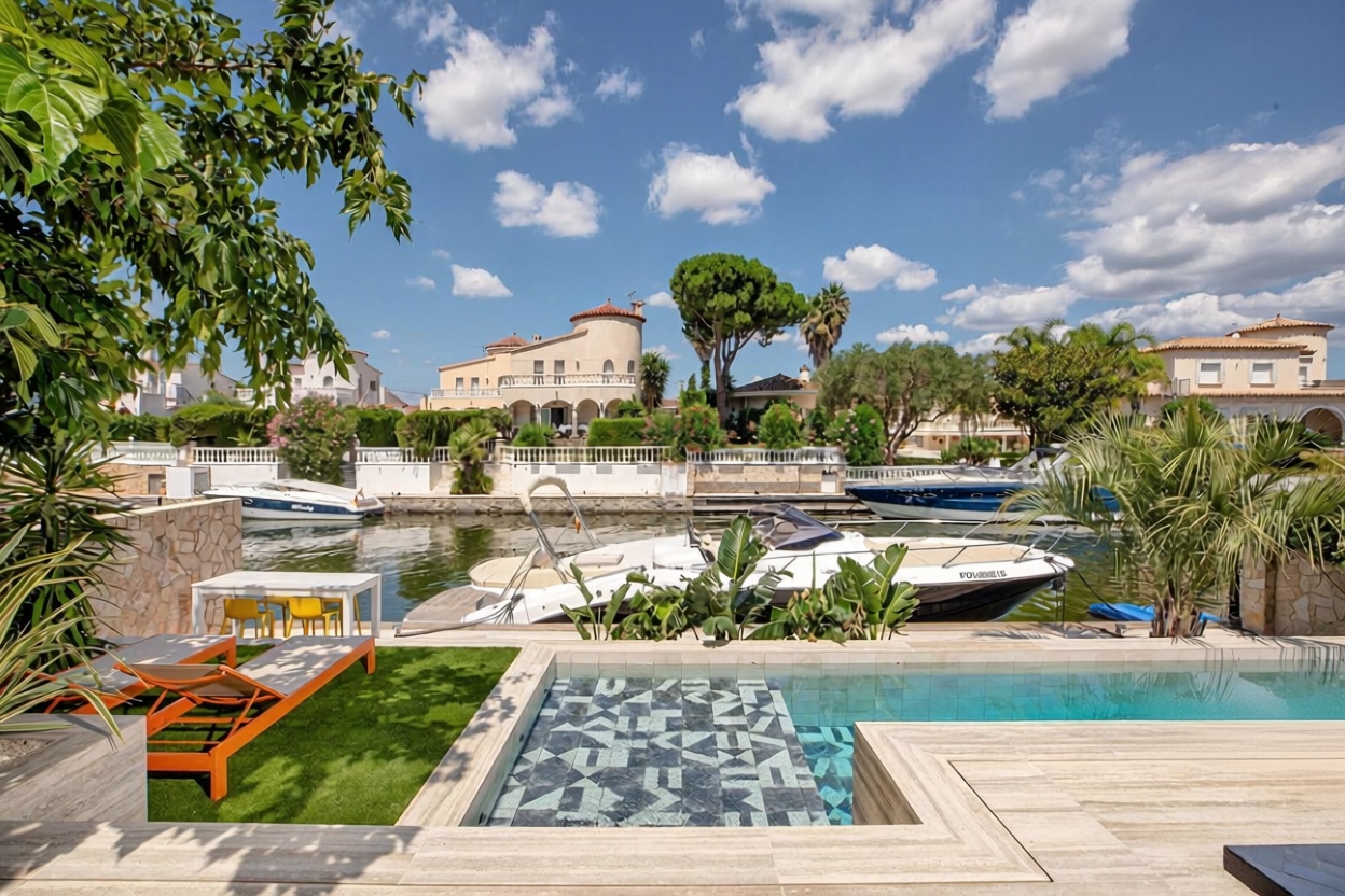 Chalet zum Verkauf mit direktem Strandzugang in Empuriabrava