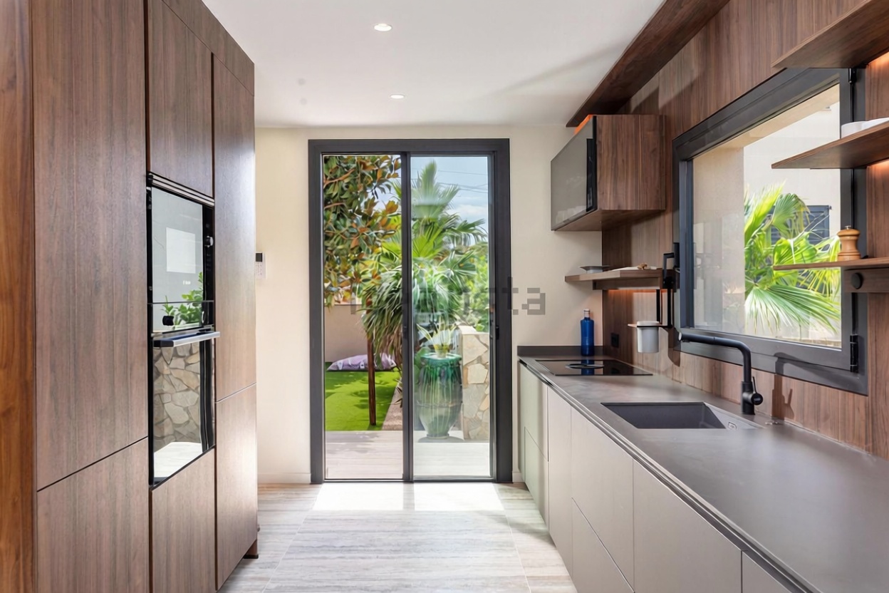 Chalet zum Verkauf mit direktem Strandzugang in Empuriabrava — Pool