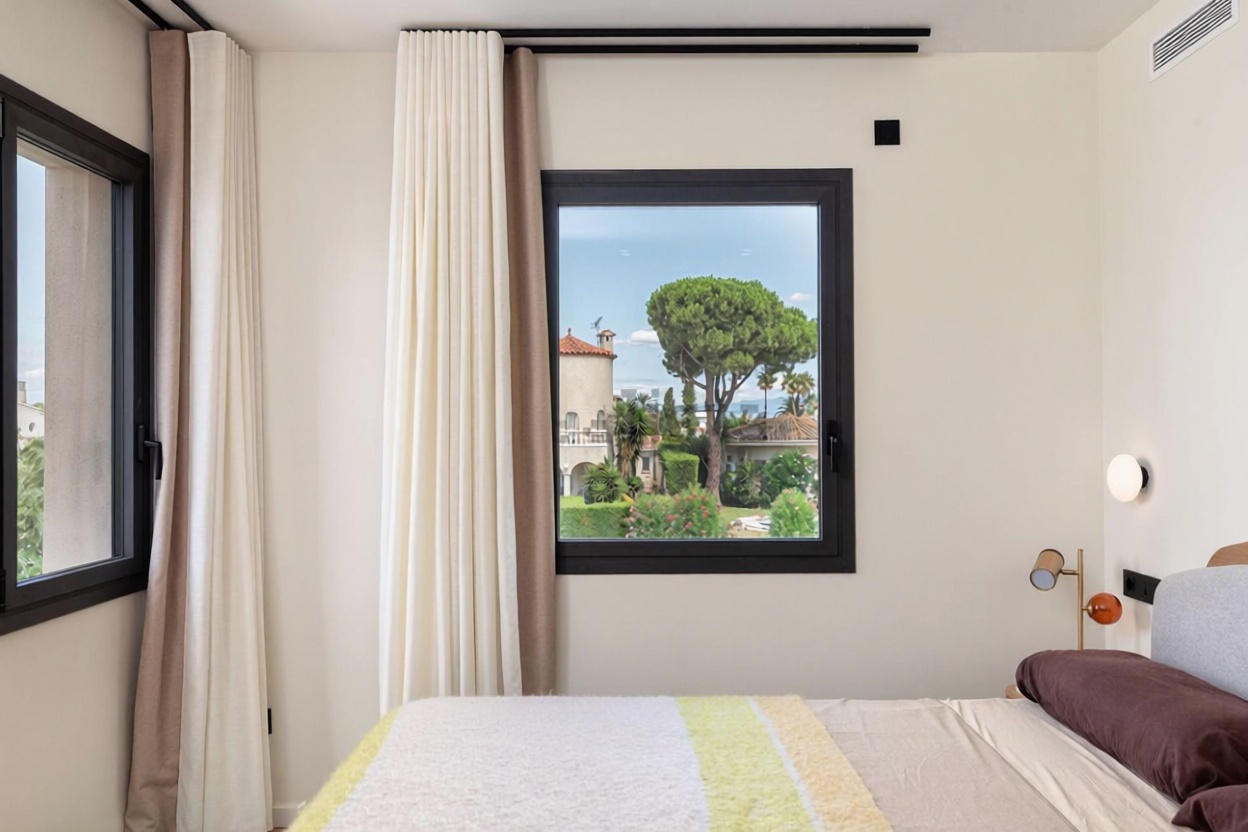 Chalet zum Verkauf mit direktem Strandzugang in Empuriabrava — Schlafzimmer