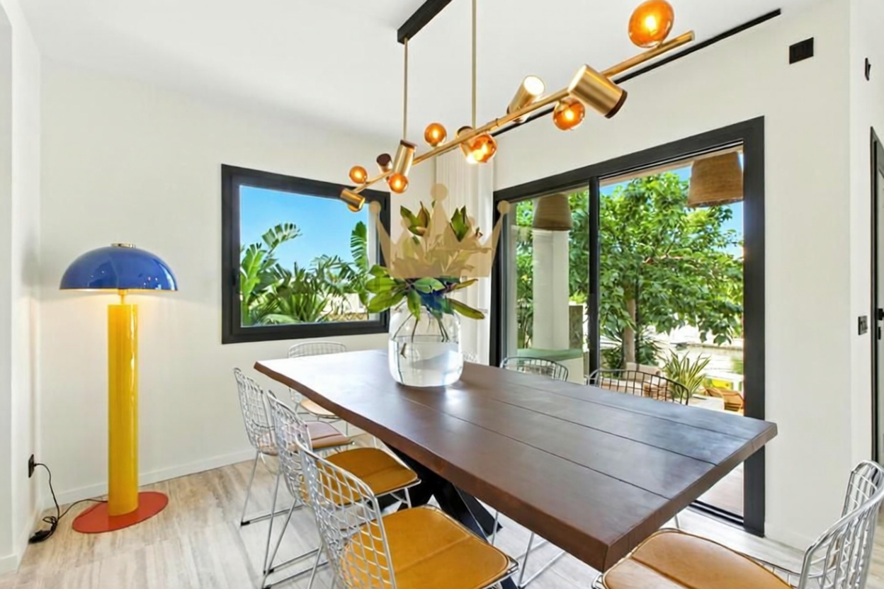 Chalet zum Verkauf mit direktem Strandzugang in Empuriabrava — Bad