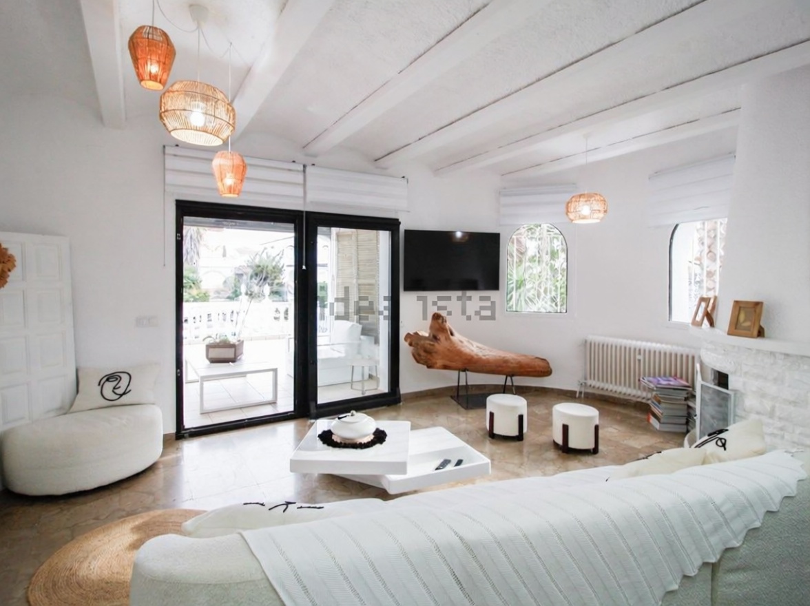 Chalet zum Verkauf mit direktem Strandzugang in Empuriabrava — Wohnzimmer