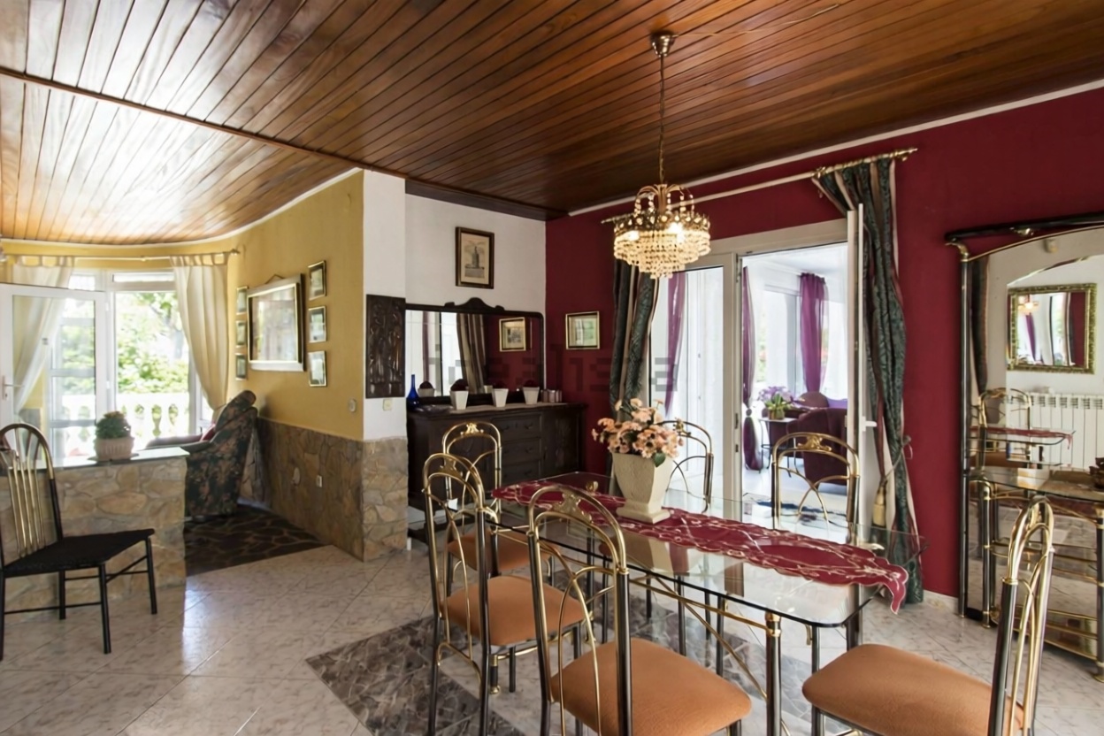 Chalet zum Verkauf mit direktem Strandzugang in Empuriabrava — Esszimmer