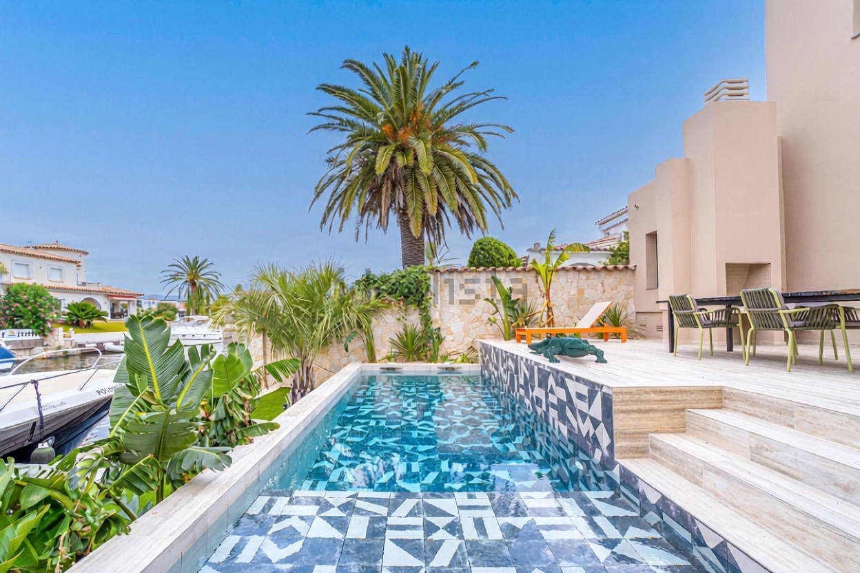 Chalet zum Verkauf mit direktem Strandzugang in Empuriabrava