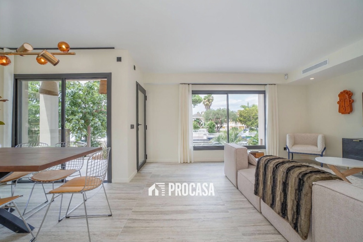 Chalet à vendre avec accès direct à la plage à Empuriabrava — Chambre