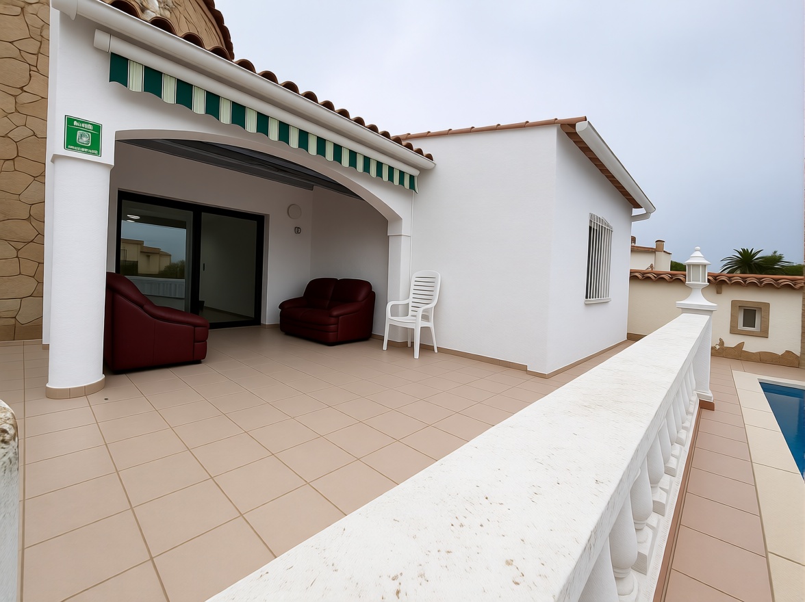 Chalé à venda com acesso direto à praia em Empuriabrava — Terraço