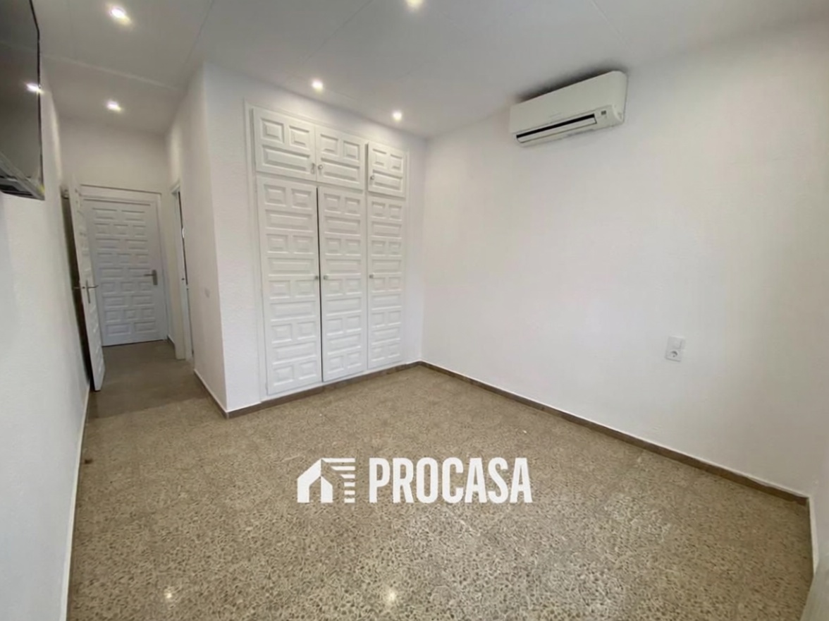 Chalé à venda com acesso direto à praia em Empuriabrava — Casa banho