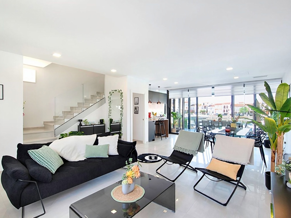 Chalet à vendre avec accès direct à la plage à Empuriabrava — Séjour