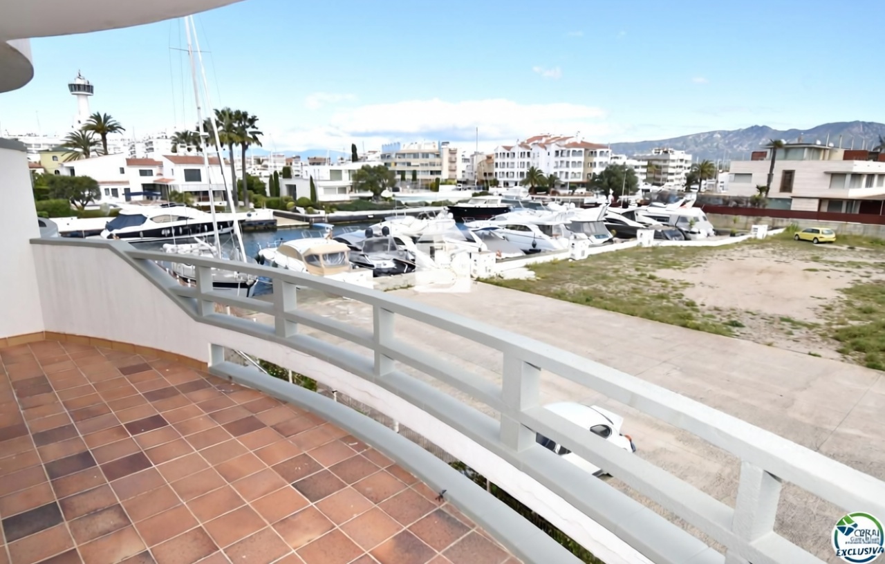 Chalé à venda com acesso direto à praia em Empuriabrava
