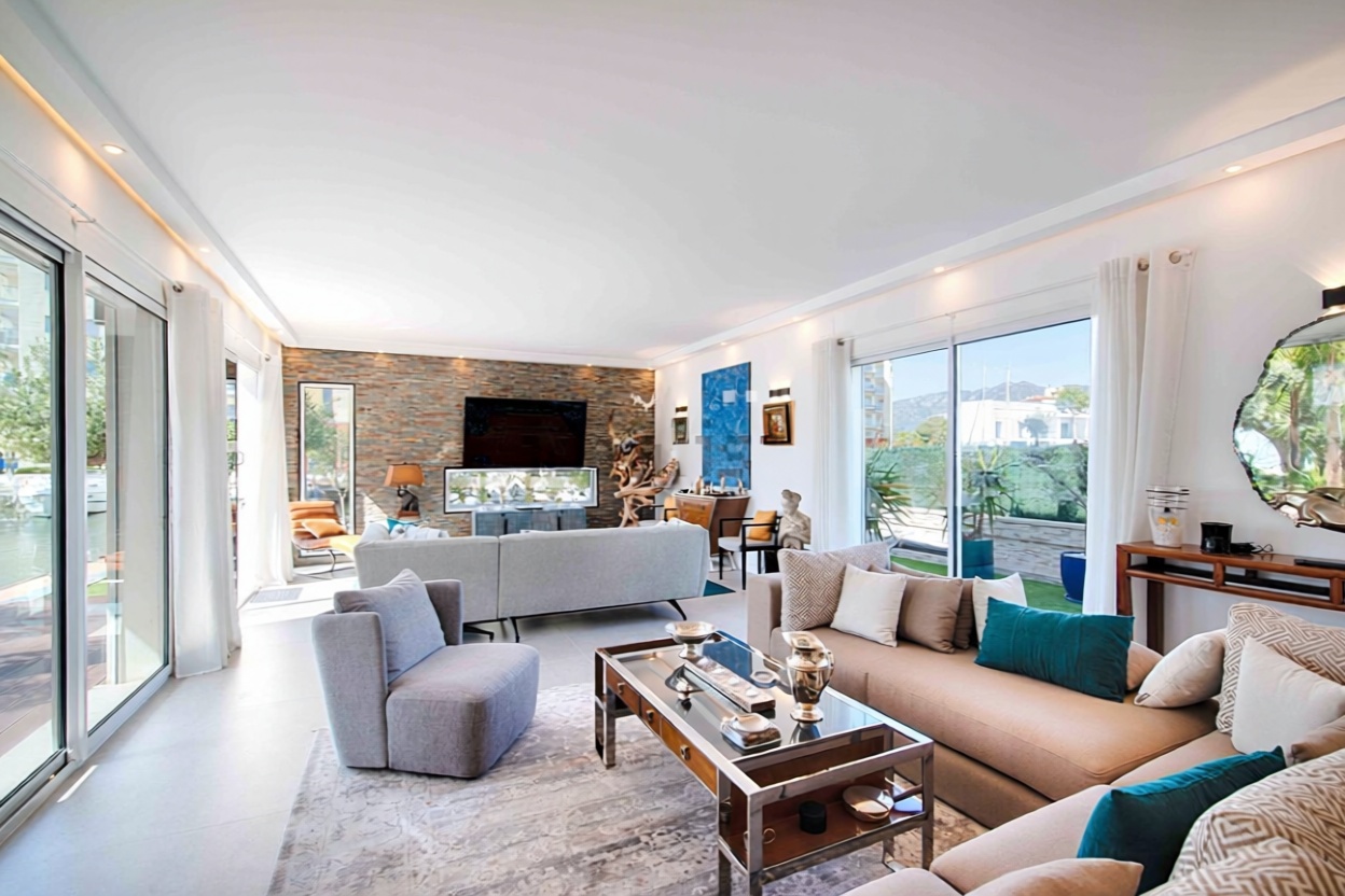 Chalet zum Verkauf mit direktem Strandzugang in Santa Margalida — Wohnzimmer