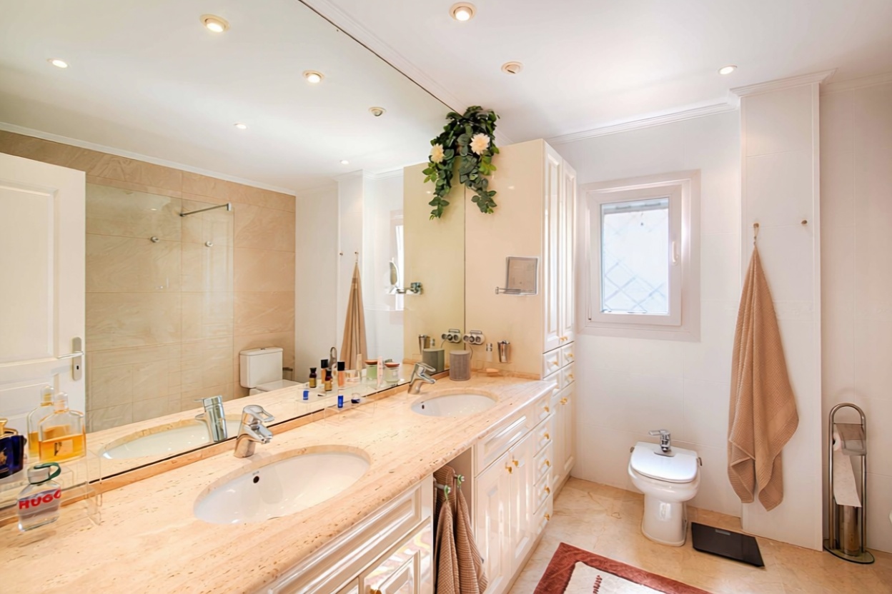 Chalet en venta con acceso directo a la playa en Santa Margalida — Dormitorio