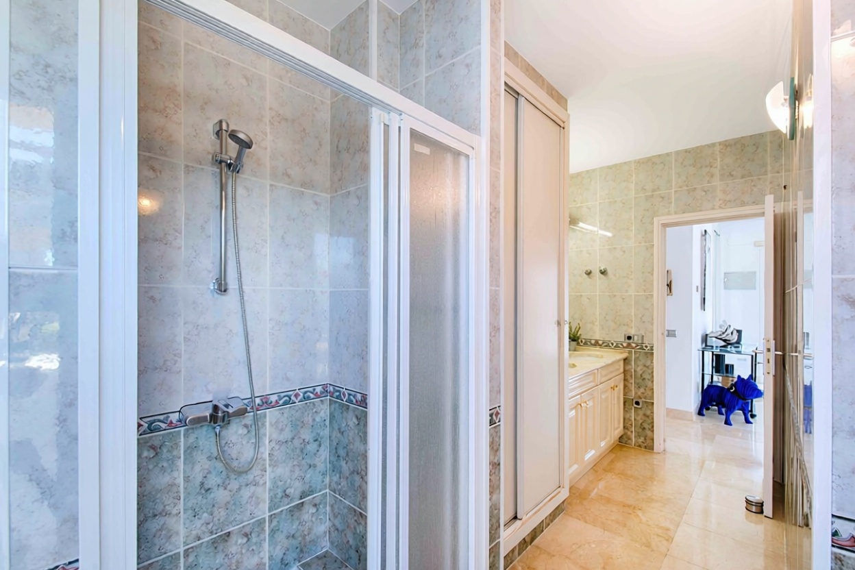 Chalet en venta con acceso directo a la playa en Santa Margalida — Baño