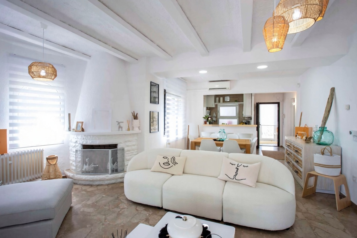 Chalet zum Verkauf mit direktem Strandzugang in Empuriabrava — Wohnzimmer
