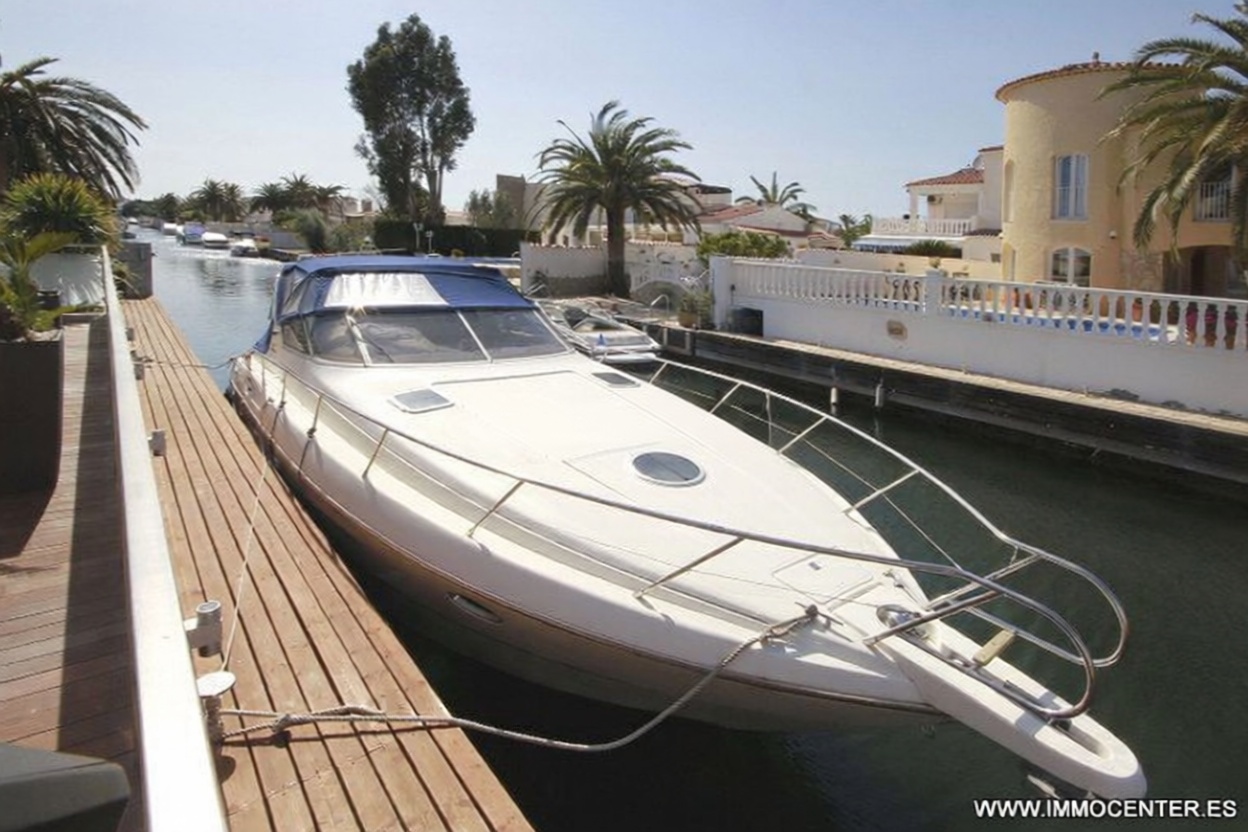 Chalé à venda com acesso direto à praia em Empuriabrava