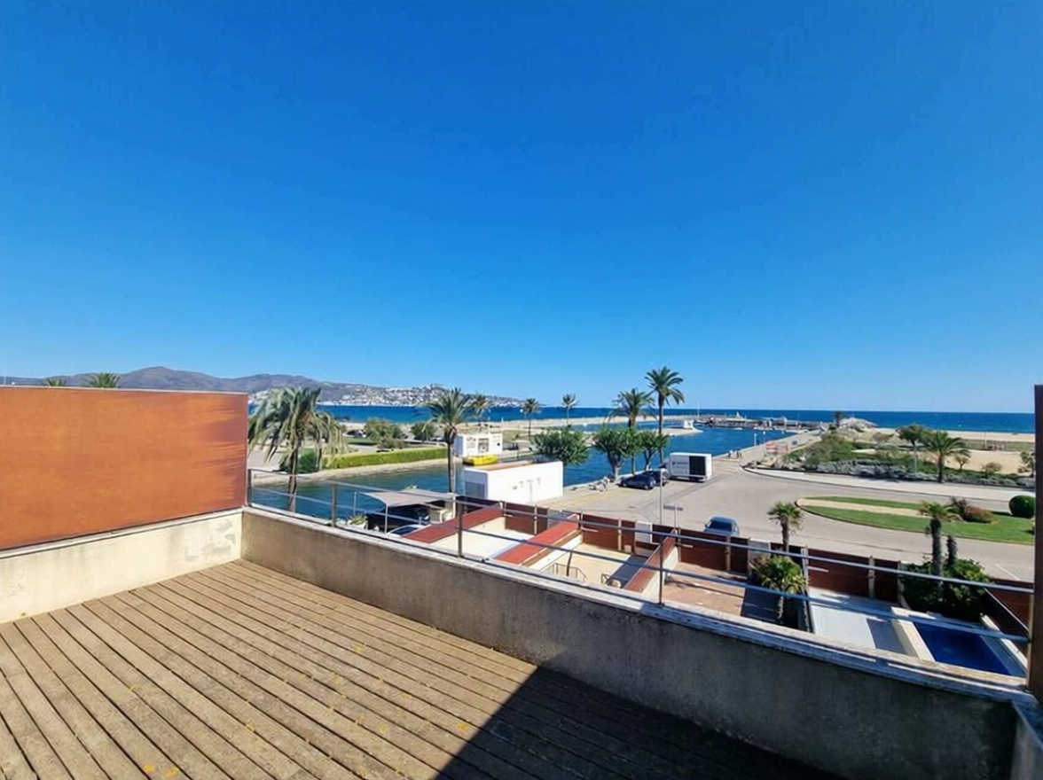 Chalé à venda com acesso direto à praia em Empuriabrava