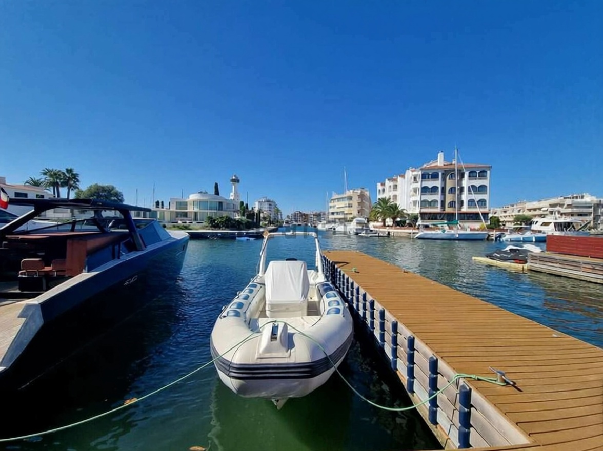 Chalet à vendre avec accès direct à la plage à Empuriabrava — Vue mer