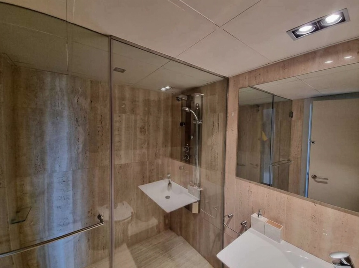Chalet à vendre avec accès direct à la plage à Empuriabrava — Sanitaires