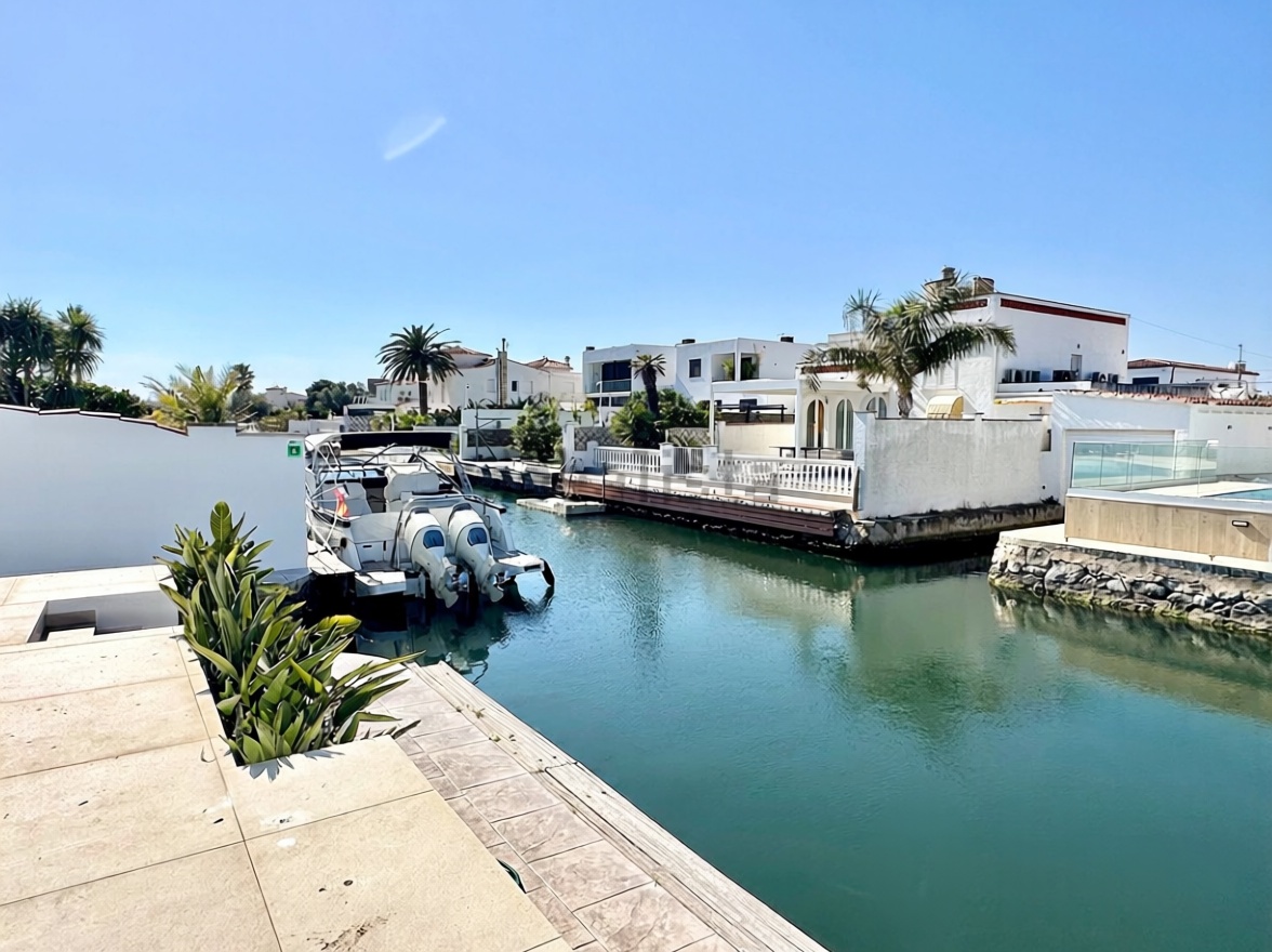 Chalet zum Verkauf mit direktem Strandzugang in Empuriabrava — Schlafzimmer