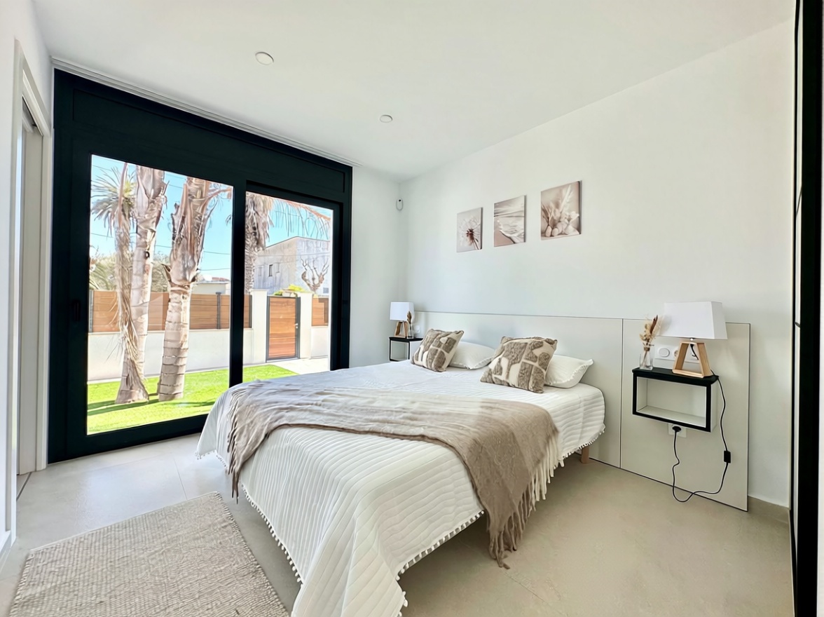 Chalet zum Verkauf mit direktem Strandzugang in Empuriabrava — Bad