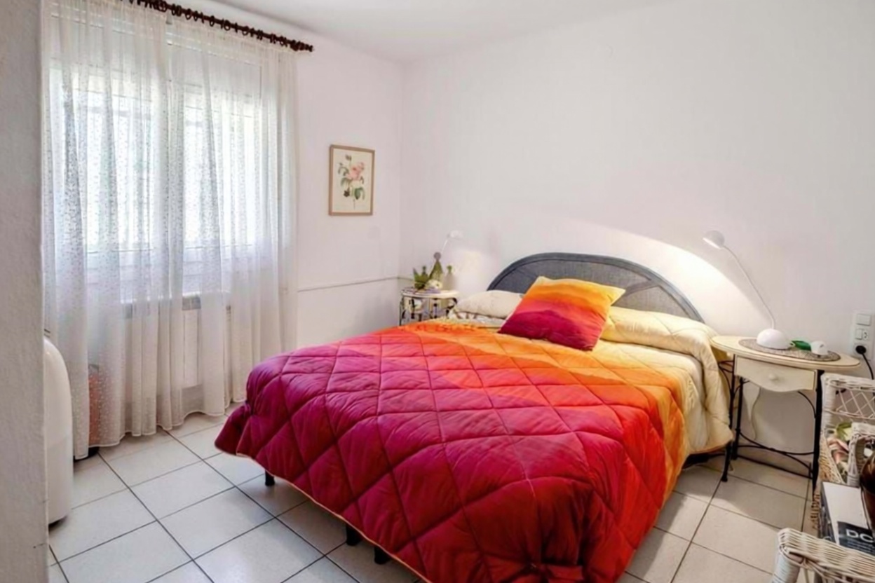 Chalet for sale with direct beach access in Empuriabrava — Bedroom
