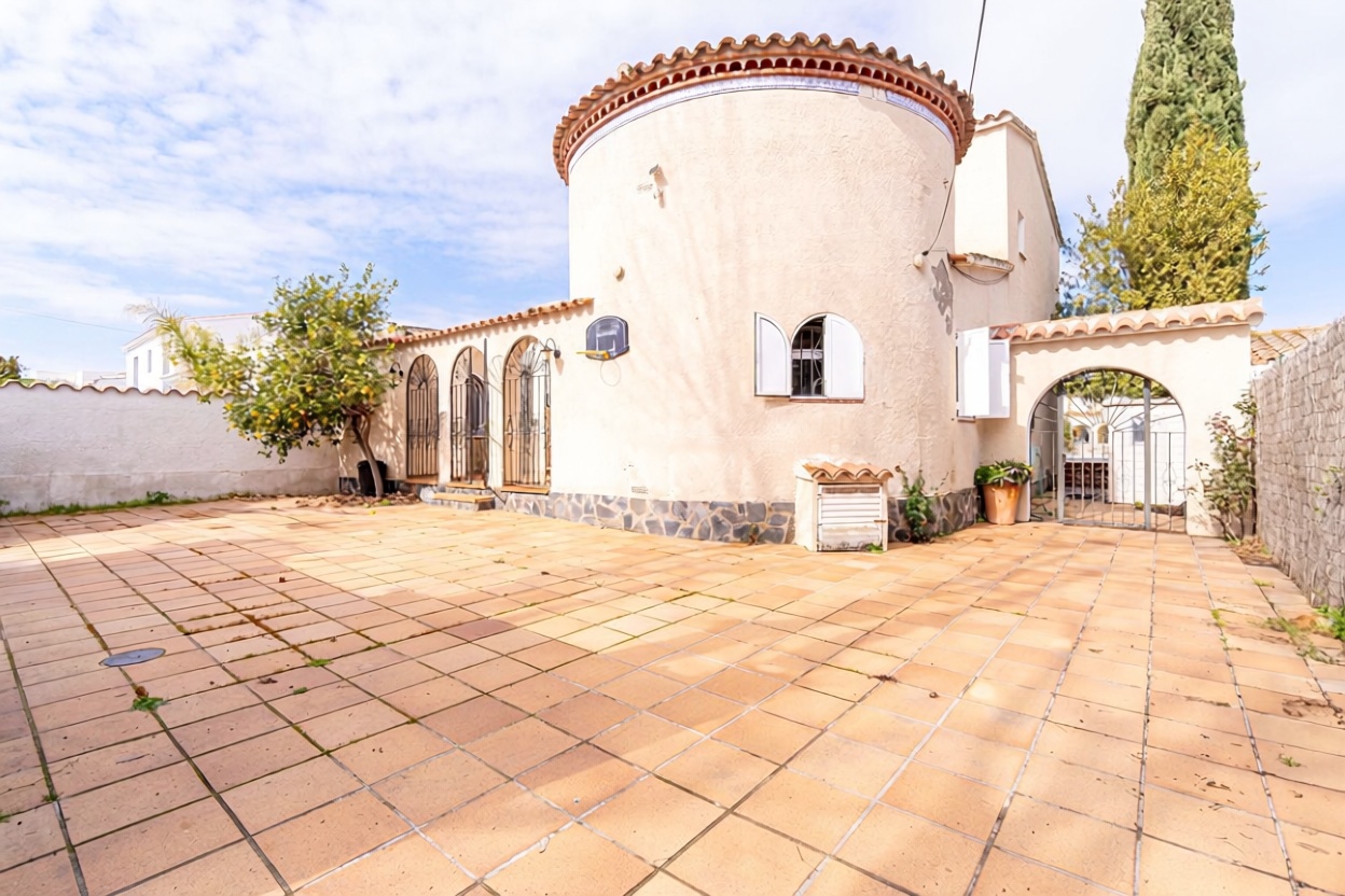 Chalet à vendre avec accès direct à la plage à Empuriabrava — Terrasse