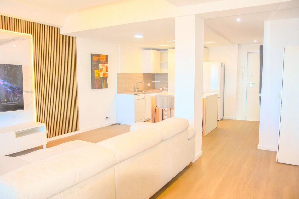 Flat for sale frontline beach in Mataró — Bedroom