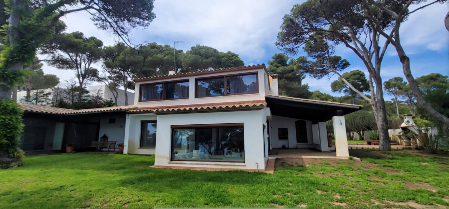 Chalet zum Verkauf mit direktem Strandzugang in Palamós — Wohnzimmer