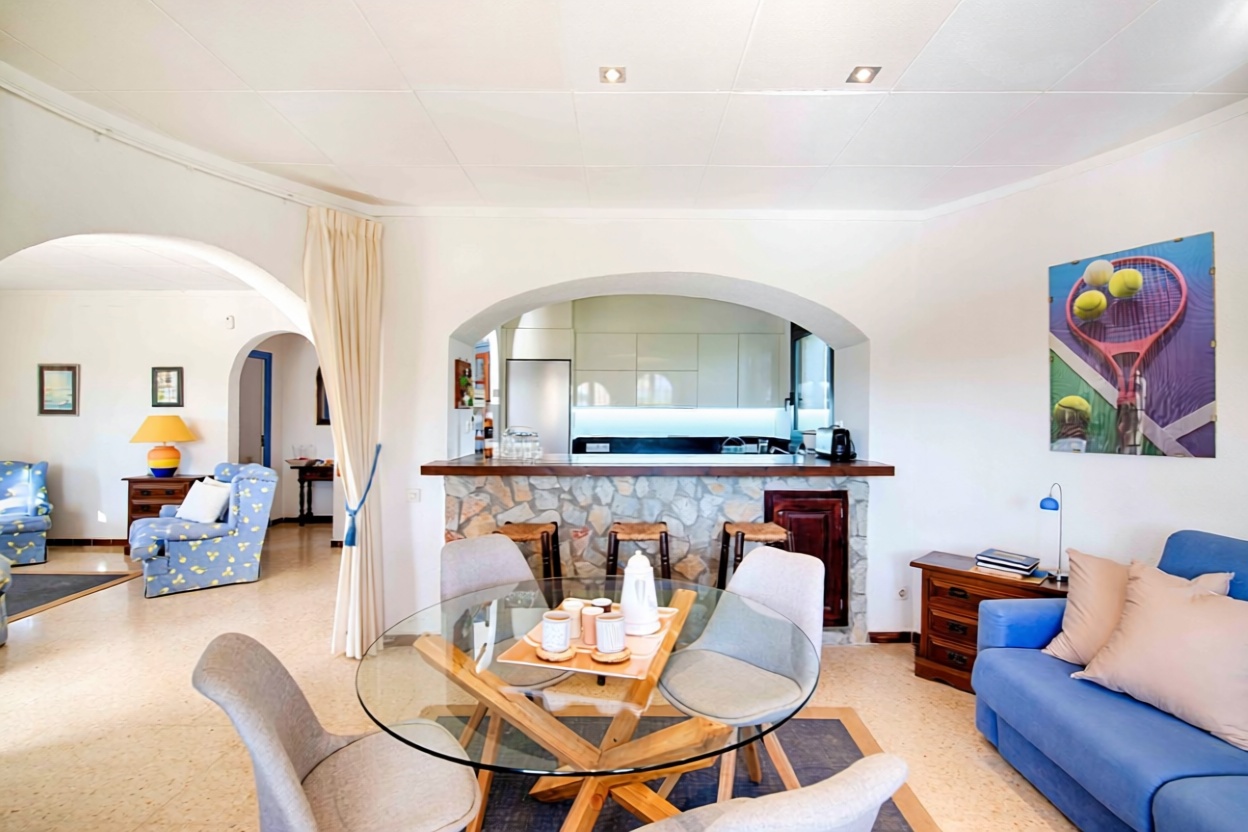 Chalet à vendre avec accès direct à la plage à Empuriabrava — Coin repas