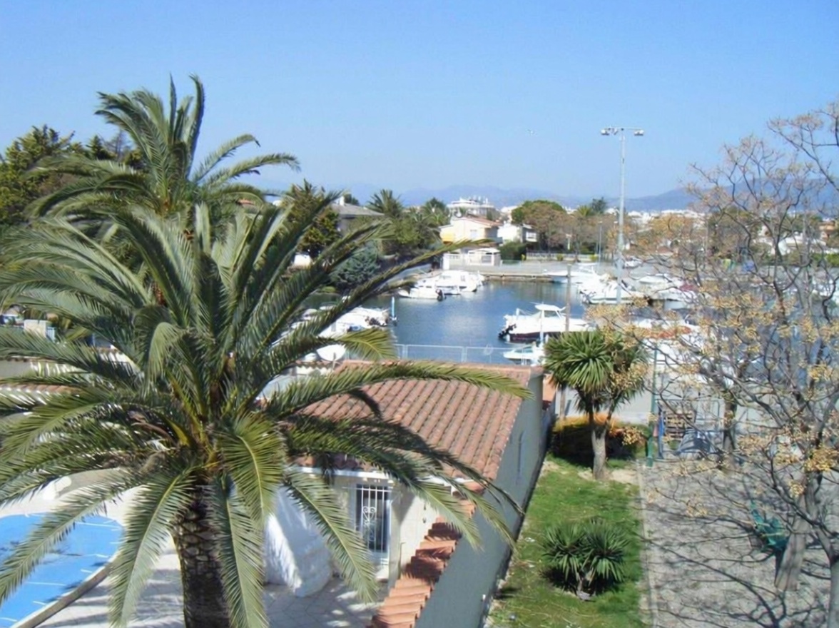 Chalet à vendre avec accès direct à la plage à Empuriabrava — Vue mer