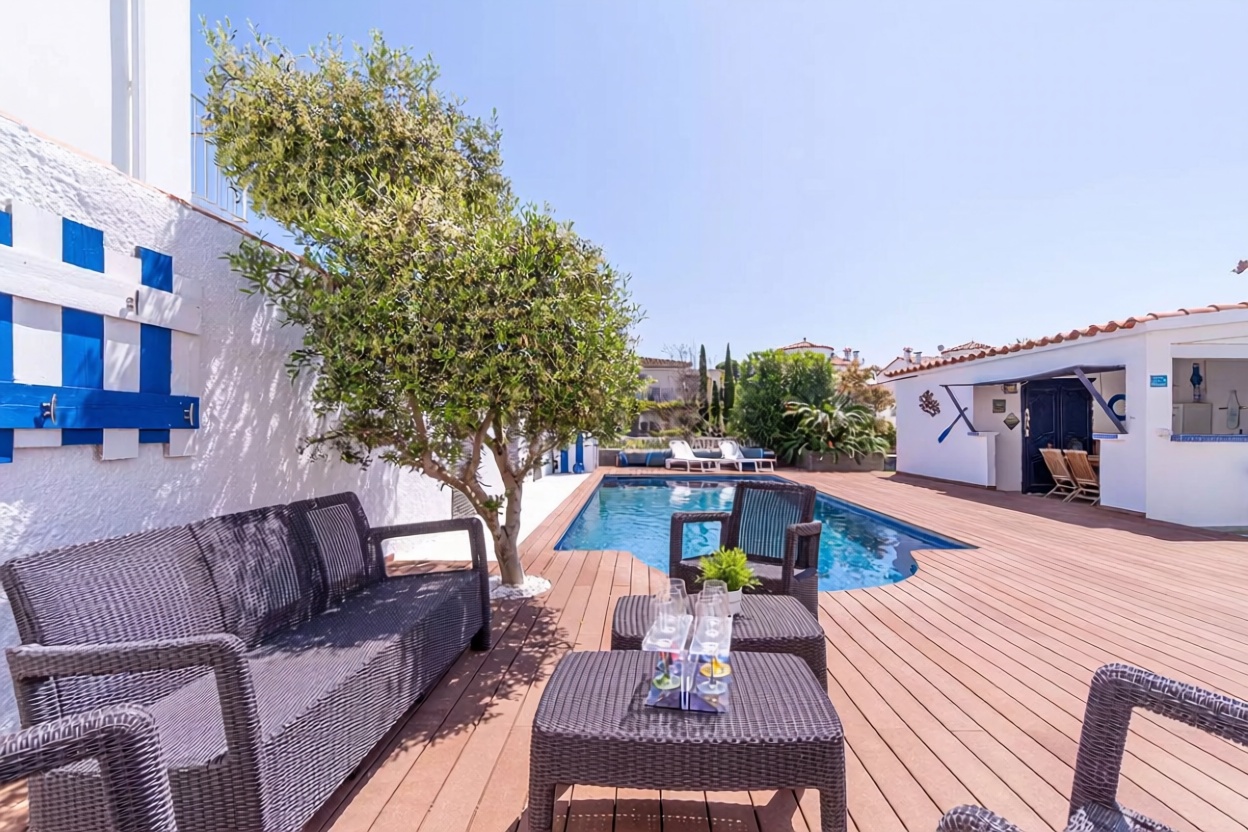 Chalet en venta con acceso directo a la playa en Empuriabrava