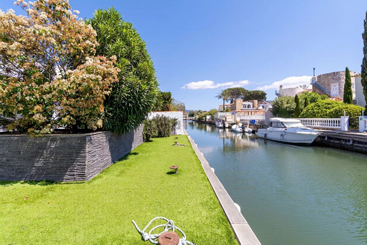 Chalet à vendre avec accès direct à la plage à Empuriabrava — Cuisine