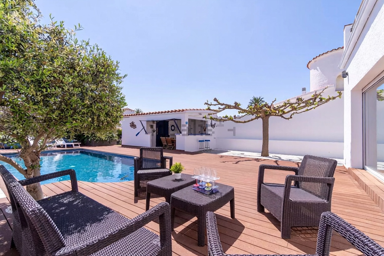 Chalet à vendre avec accès direct à la plage à Empuriabrava — Sanitaires