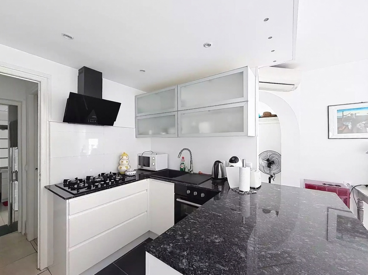 Chalet à vendre avec accès direct à la plage à Empuriabrava — Cuisine