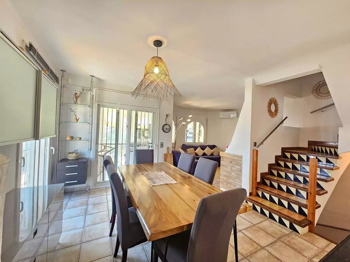 Chalet à vendre avec accès direct à la plage à Empuriabrava — Séjour
