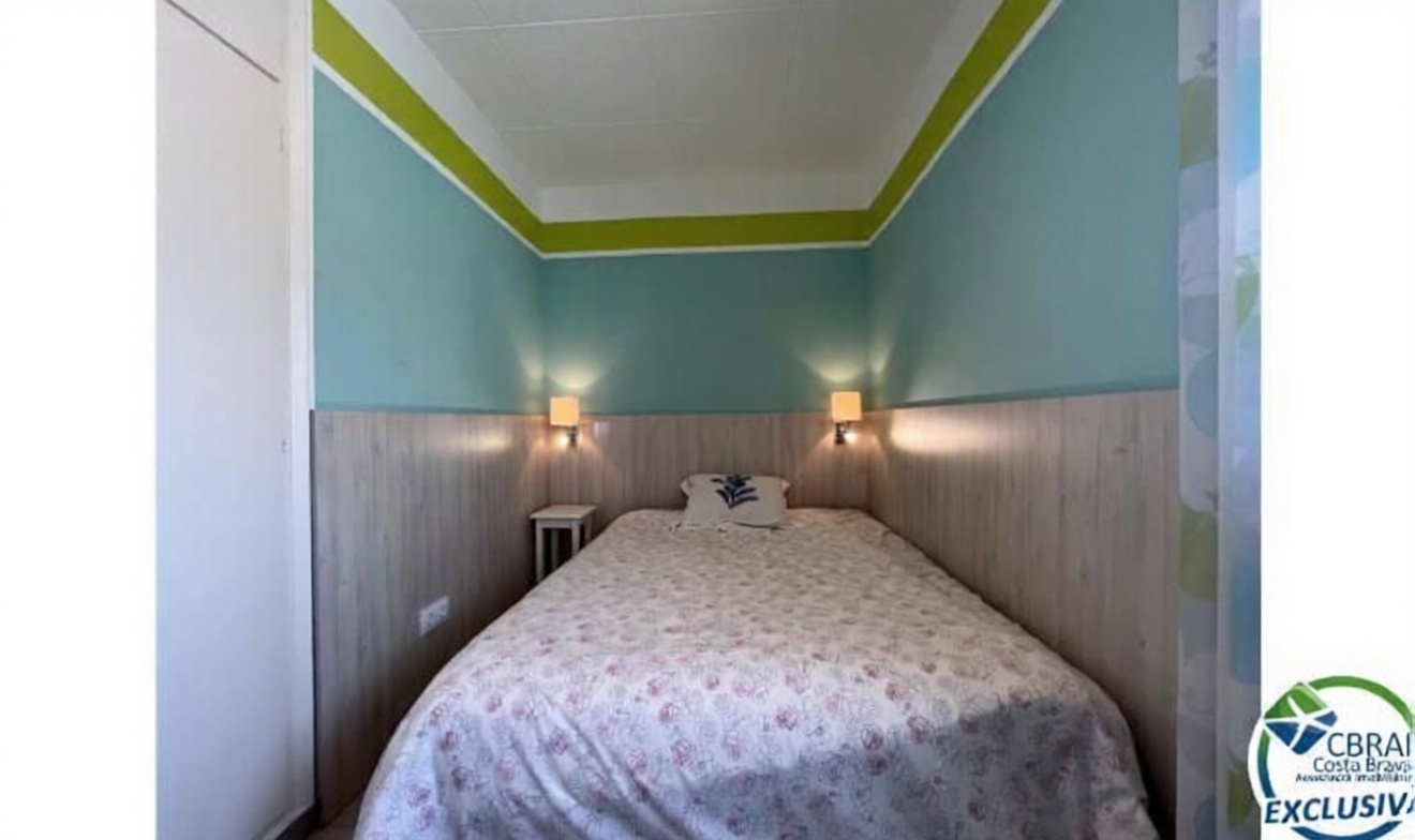 Chalet à vendre avec accès direct à la plage à Empuriabrava — Chambre
