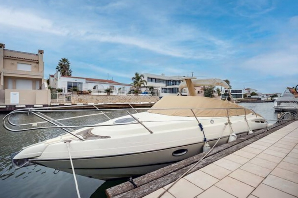 Chalet à vendre avec accès direct à la plage à Empuriabrava — Vue mer