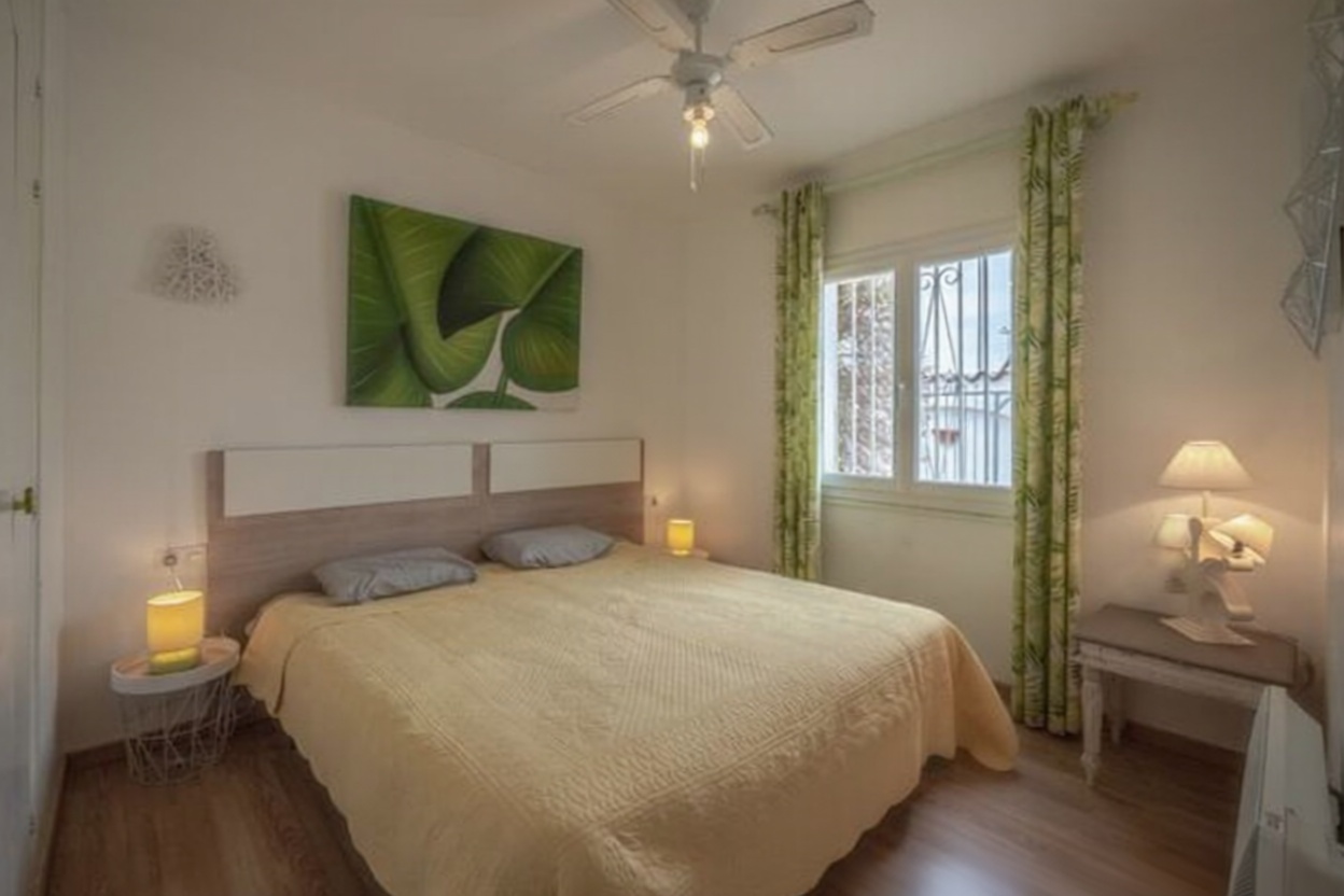 Chalet à vendre avec accès direct à la plage à Empuriabrava — Chambre