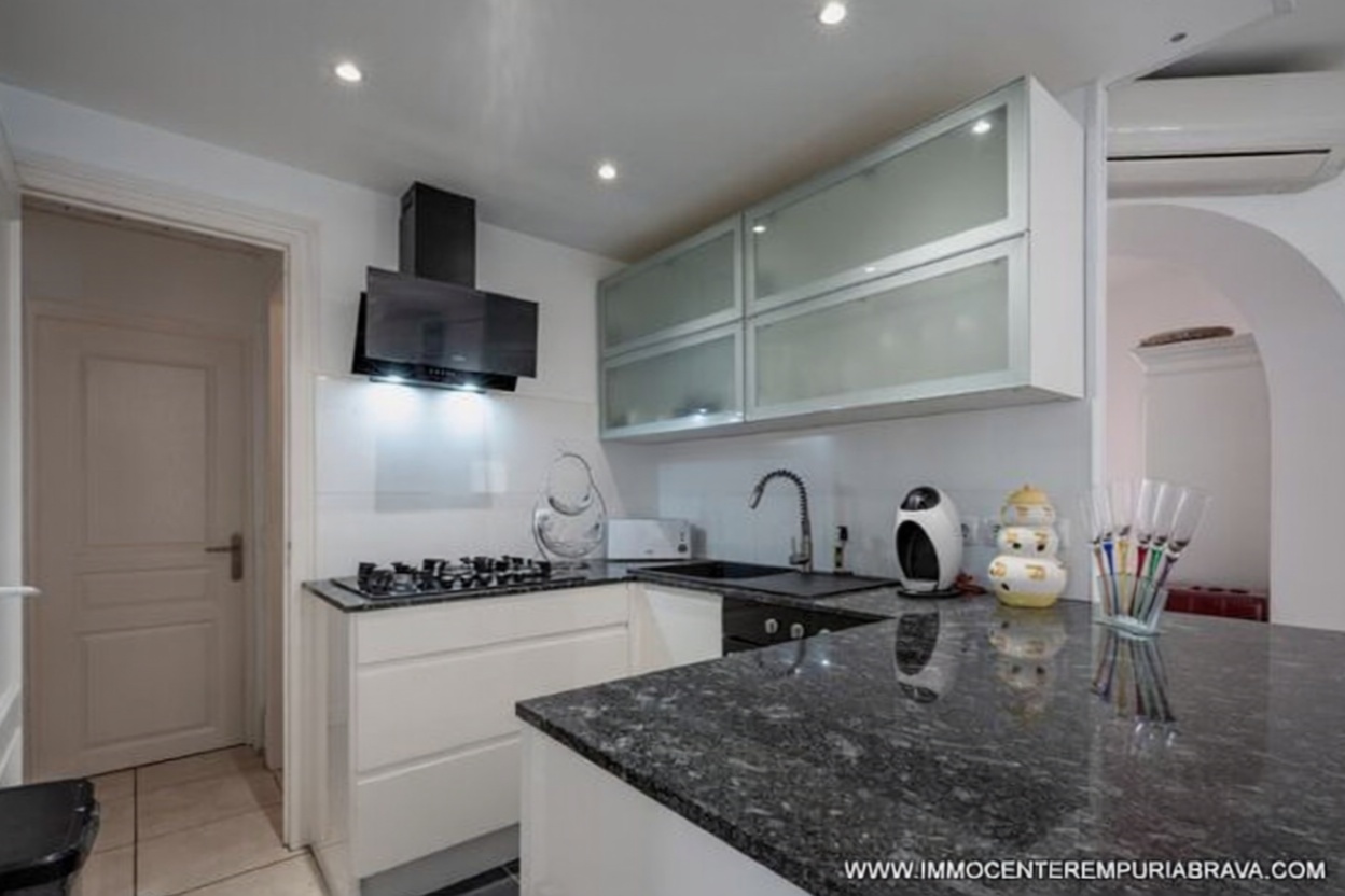 Chalet à vendre avec accès direct à la plage à Empuriabrava — Cuisine