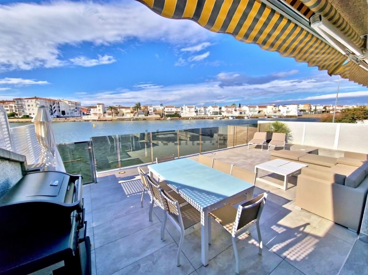 Chalet en venta con acceso directo a la playa en Empuriabrava