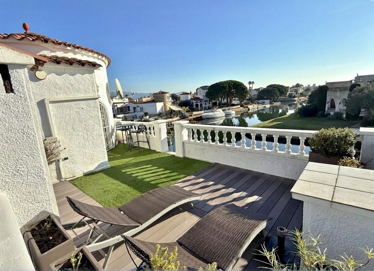 Chalet en venta con acceso directo a la playa en Empuriabrava