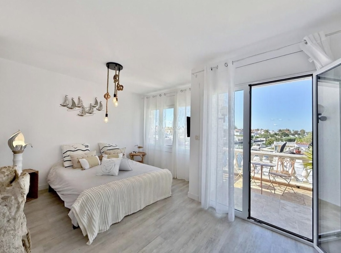 Chalet zum Verkauf mit direktem Strandzugang in Empuriabrava — Schlafzimmer
