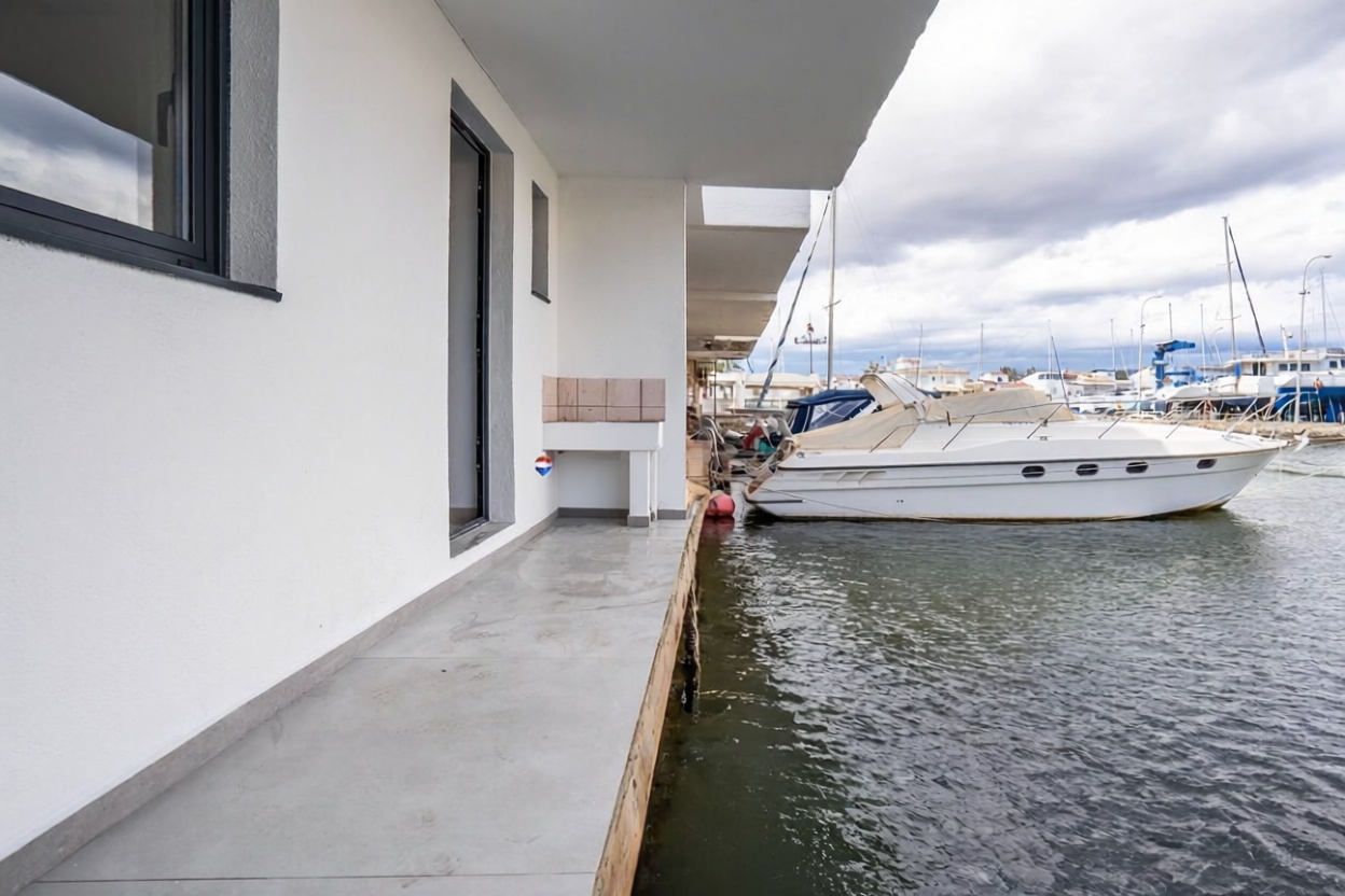 Chalet à vendre avec accès direct à la plage à Empuriabrava — Séjour