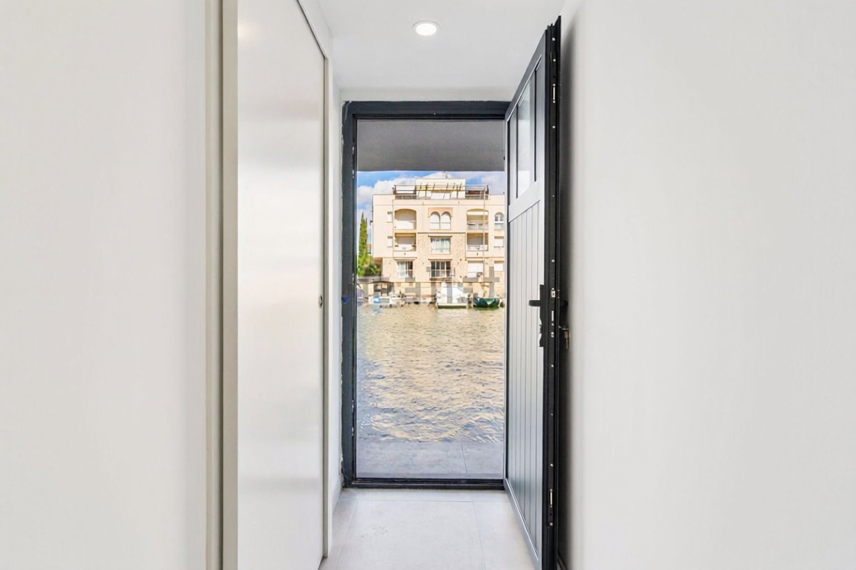 Chalet à vendre avec accès direct à la plage à Empuriabrava — Sanitaires