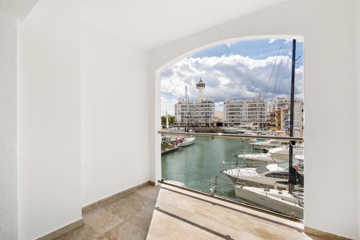 Chalet en venta con acceso directo a la playa en Empuriabrava