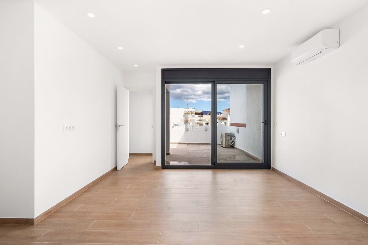 Chalet à vendre avec accès direct à la plage à Empuriabrava — Chambre