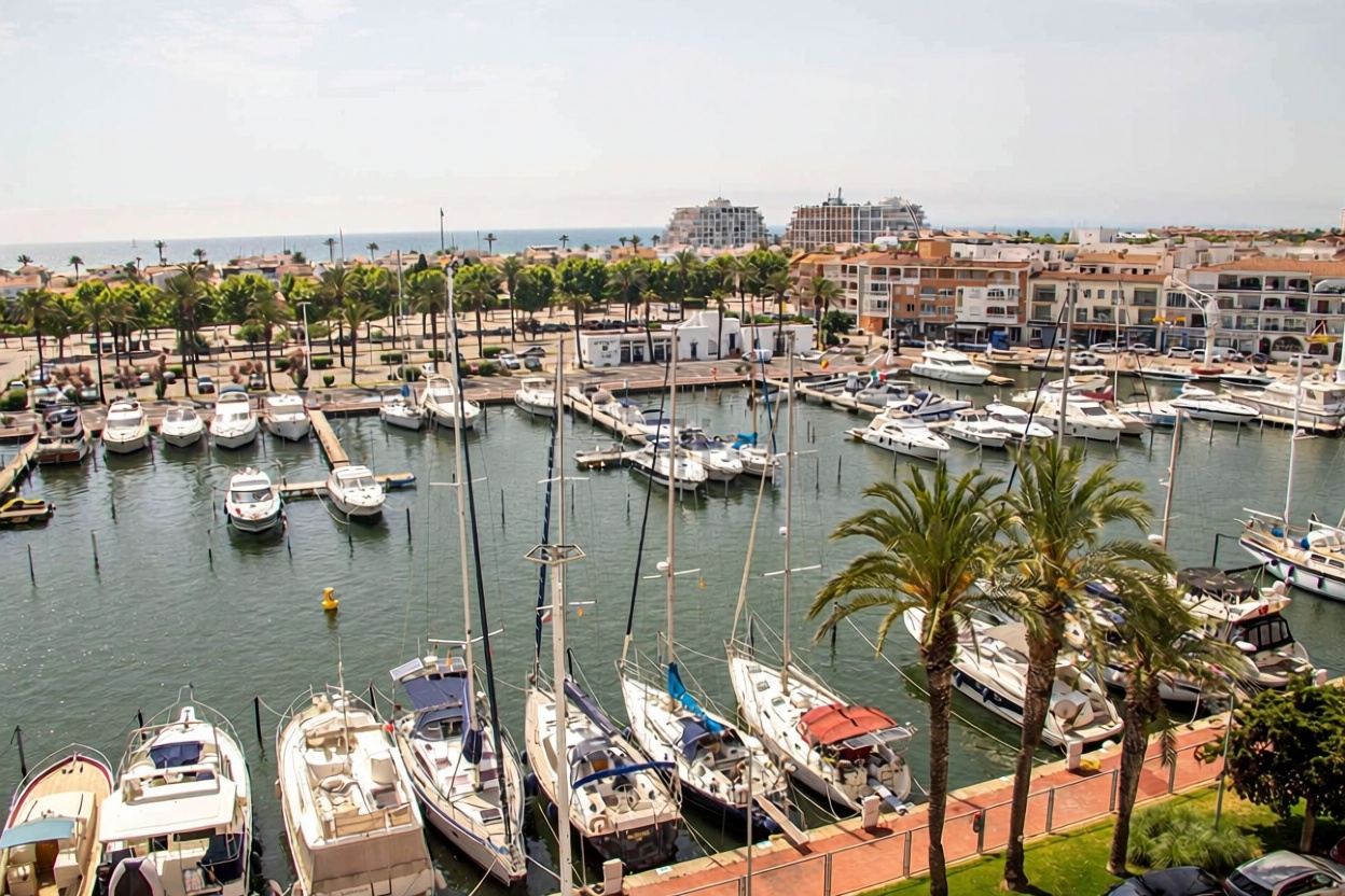 Appartement à vendre pieds dans l'eau à Empuriabrava — Vue mer