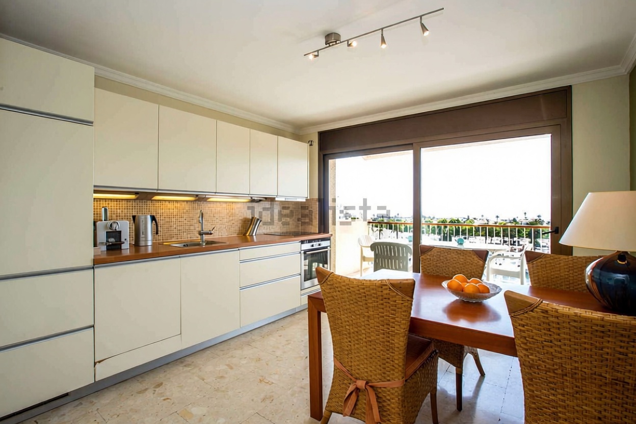 Appartement à vendre pieds dans l'eau à Empuriabrava — Cuisine