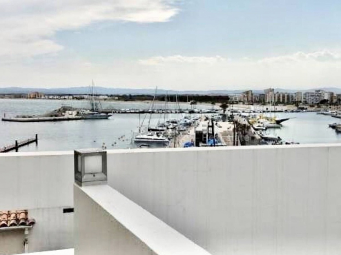 Квартира на продажу на первой линии пляжа в Torroella de Montgrí — Морской вид