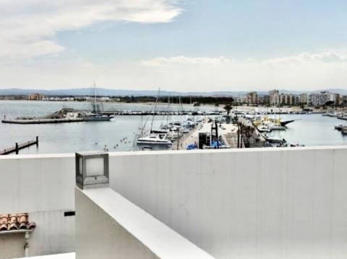 Квартира на продажу на первой линии пляжа в Torroella de Montgrí — Морской вид